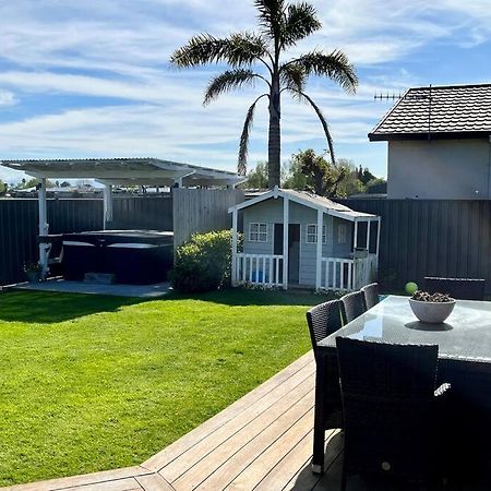 Sunny Delight In Clive Villa Luaran gambar