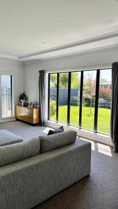 Sunny Delight In Clive Villa Luaran gambar