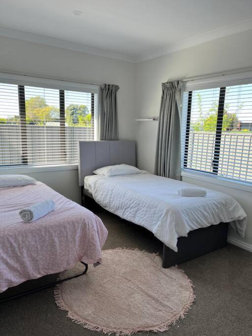 Sunny Delight In Clive Villa Luaran gambar
