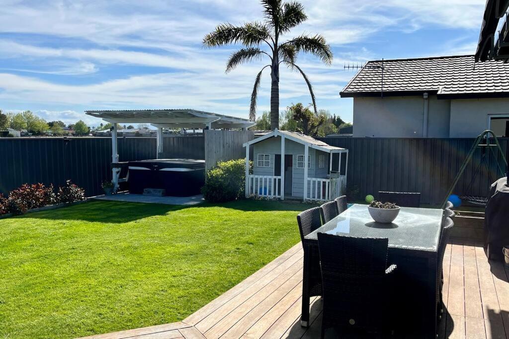 Sunny Delight In Clive Villa Luaran gambar