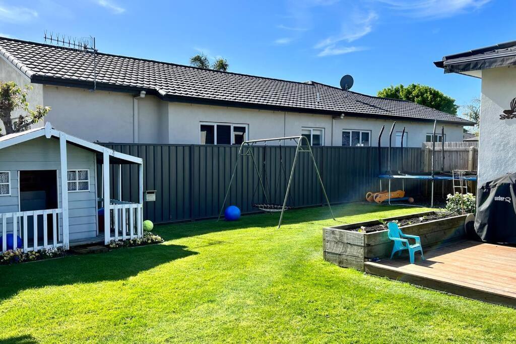 Sunny Delight In Clive Villa Luaran gambar