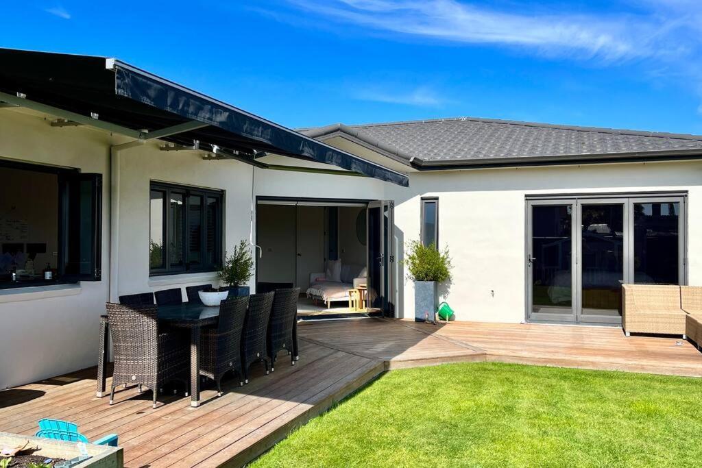Sunny Delight In Clive Villa Luaran gambar