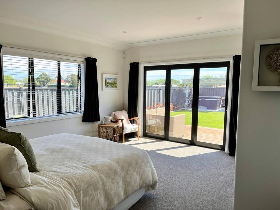 Sunny Delight In Clive Villa Luaran gambar