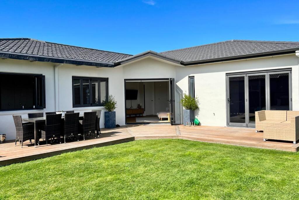Sunny Delight In Clive Villa Luaran gambar